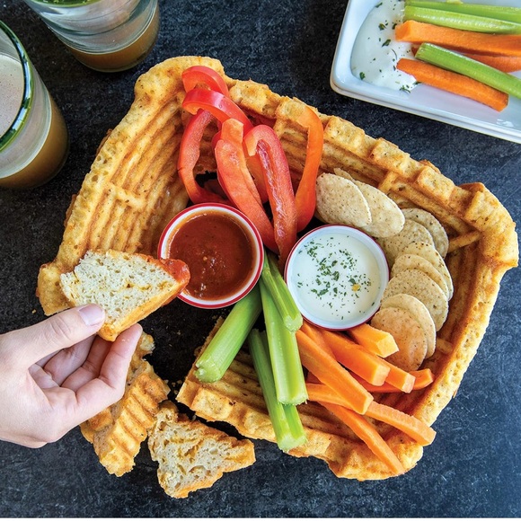 NWT Nordic Ware Stadium Bundt Pan - Picture 10 of 12